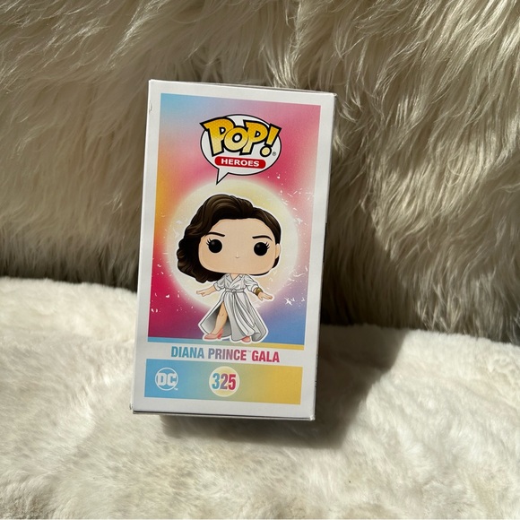 Funko Pop WW84 325 Diana Prince Gala Vinyl Figure - NIB - Picture 5 of 7